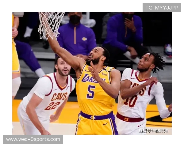 加拉塔萨雷内维尔对抗时伊卡尔迪持续压迫防线